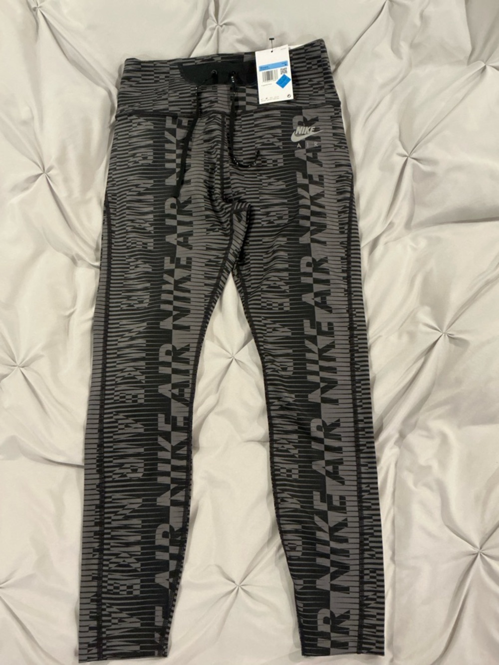 NWT - Women’s Nike Logo Print Leggings - Size MED